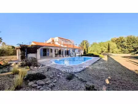 laroque-des-albères -- villa de standing  piscine et appartem