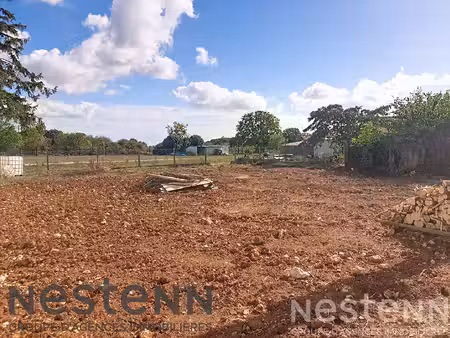 terrain constructible à vendre au gua  444 m2