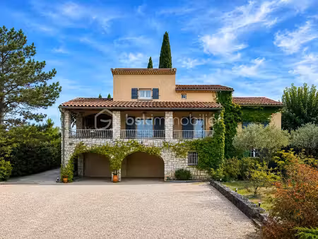 maison de 266 m² à grospierres