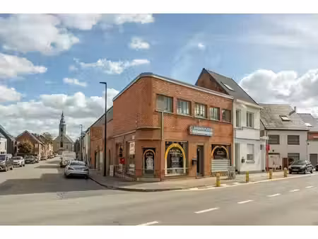 handelspand met ingericht appartement