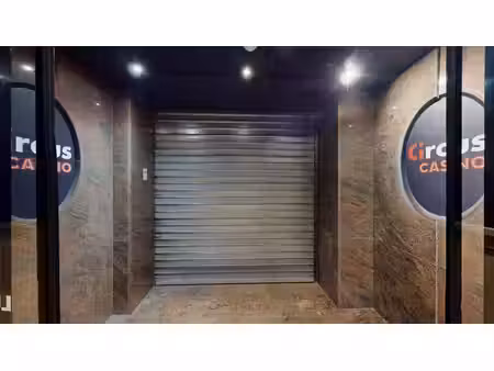 surface commerciale +/- 360 m²
