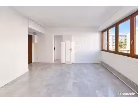 studio 1 pièce 32 m²