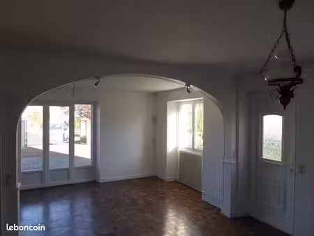 location maison avec cour  jardin  garage