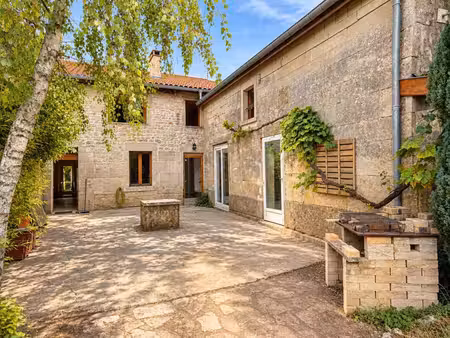 belle maison de caractère avec jardin  grange et potentiel second logement