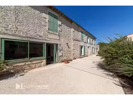 exclusivite : longère le mazeau 6 pièces / 3 chambres de 133 m2s sur une parcelle de 1200 