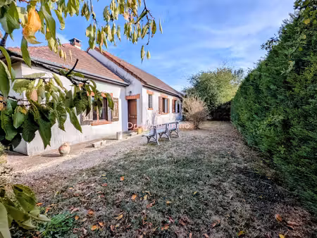 charmante maison familiale de 3 chambres avec grand terrain à meung-sur-loire