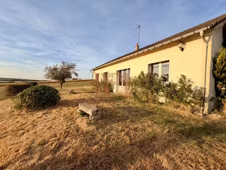 secteur calme  plain-pied et vue sur la vallée : maison avec