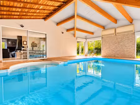 villa t6 de 190m2 sur un terrain de 2000 m2 avec piscine int