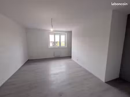 t4 de 2 chambres avec cour privée