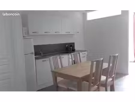 location parking 35 m² à (78200)  798 €