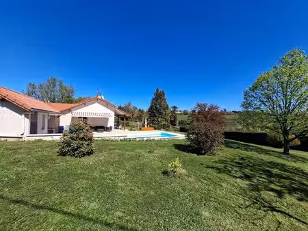 maison de luxe à vendre à sainte-consorce