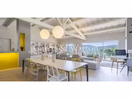 villa avec piscine et terrasse pierrefeu-du-var (83)