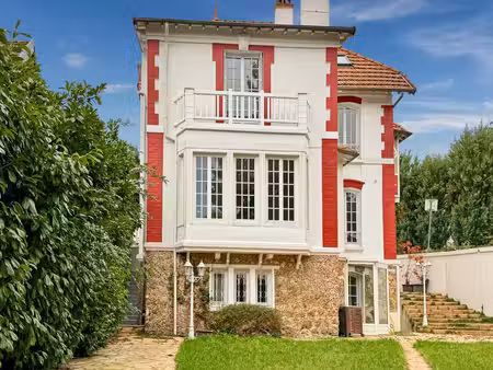 maison de luxe à vendre dans le quartier jardy-centre ville