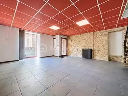 vente bureaux et commerces à bressuire (79300) : à vendre / 183m² bressuire