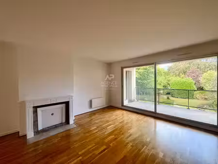 louveciennes ! bel appartement de 4 pièces de 108 m² avec balcon  cave et parking !