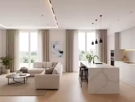 rare!!! superbe 3 pièces avec balcon proche métro!