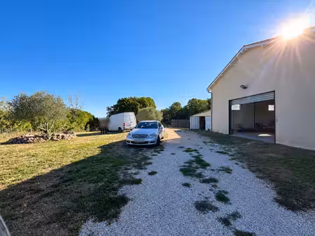villeneuve-sur-lot  hangar ou local d'activité à louer  situé dans un environnement calme 