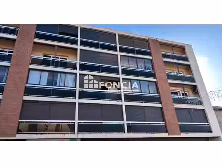 appartement rénové de type 3/4 avec cave en sous-sol  proche des commerces et services