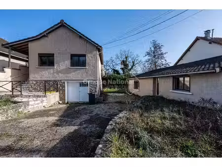 maison de 91 m² aménagée en deux appartements et une dépendance de 30m² aménagée en f2