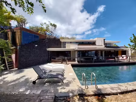 villa t5/6 d'exception pieds dans l'eau 120m2.