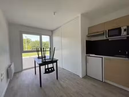 location appartement 2 pièces meublé à la roche-sur-yon (85000) : à louer 2 pièces meublé 