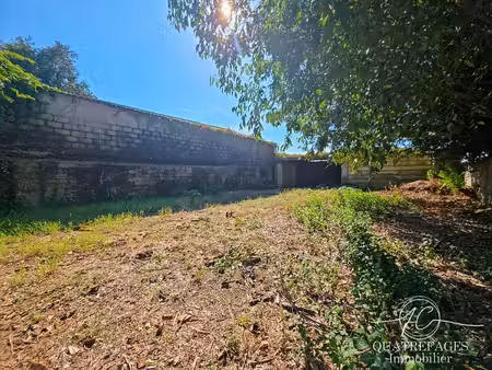 terrain constructible de 488 m² idéalement situé à deux pas du centre-ville de beaucaire.