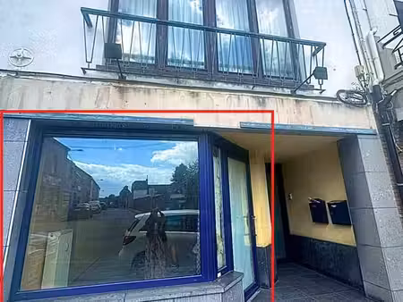 rez commercial dans le centre-ville d'auvelais