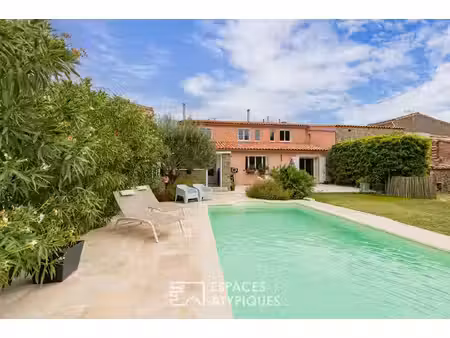 ancienne ferme rénovée avec piscine et grande dépendance