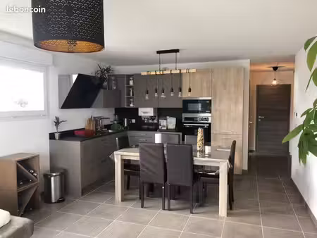 à louer – poisy – t3 65 m2 traversant avec terrasse et garage 30m2