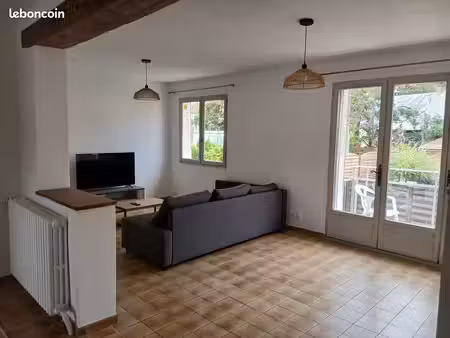 maison disponible uniquement meublee état neuf avec garage  cellier et sur sous-sol