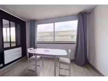 a louer studio meuble port la nouvelle