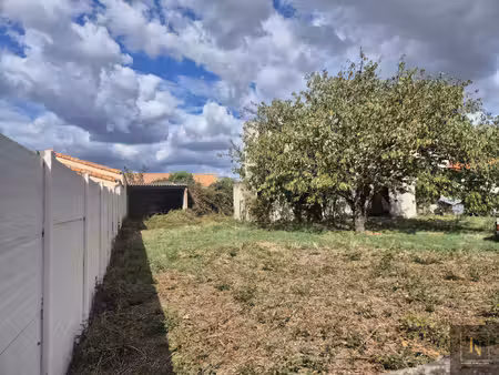 terrain constructible de 634 m2 partiellement viabilisé  cen