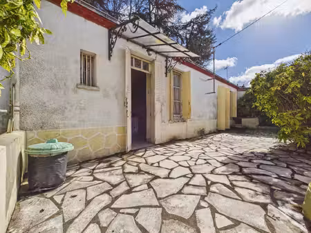 maison à fort potentiel en fond d’impasse  avec jardin et dépendance à réinventer entièrem