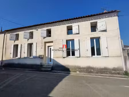maison 3 chambres cour
