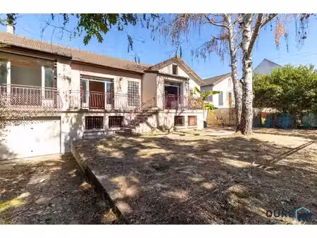 une grande maison familiale avec son grand jardin à 4 min de la