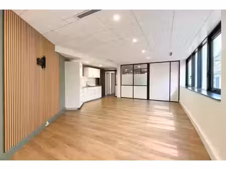 métro et commerces à 2mins à pied  corpimmo vous propose à la location deux plateaux de bu