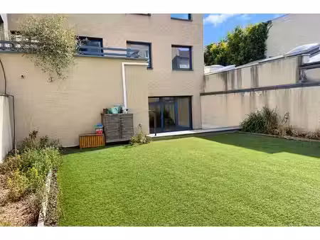 rez-de-jardin avec jardin et terrasse privatifs - bureaux de standing à 100 mètres du métr