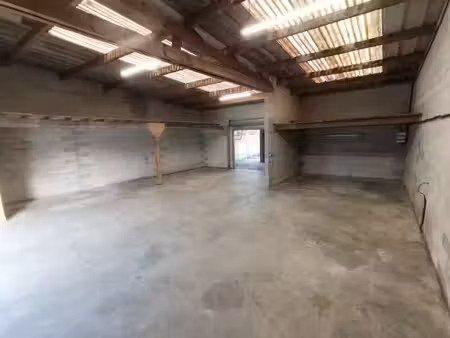 hangar spacieux 161m2 avec point d’eau