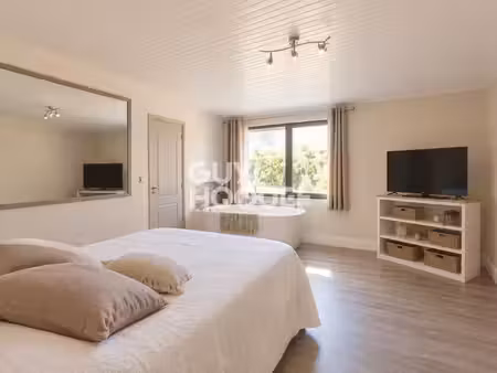 à vendre – maison entièrement rénovée avec dépendance sur 5 000 m² de terrain à grayan-et-