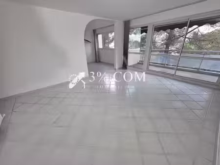 appartement traversant dans résidence arborée