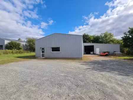 begard  local commercial sur 1500 m2 de terrain