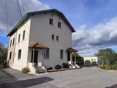 saint-pierre-la-palud maison familiale aux beaux volumes 