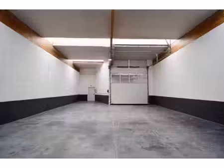 unité pme de 138 m² avec grande hauteur – vichte