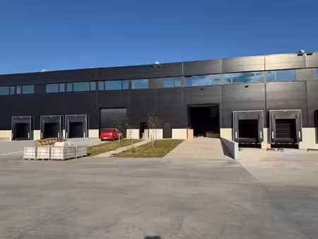 à louer entrepôt neuf et bureaux malines