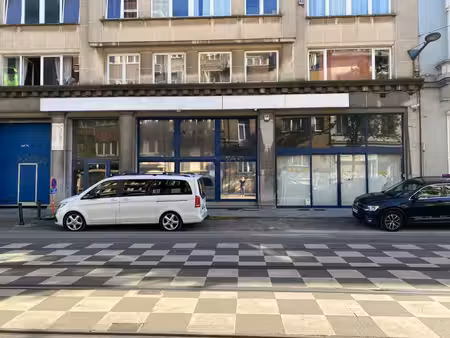 grande surface commerciale à louer  ancien club de fitness !