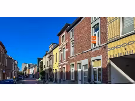 maison à louer à gent pour € 1.200 avec 3 chambres à coucher