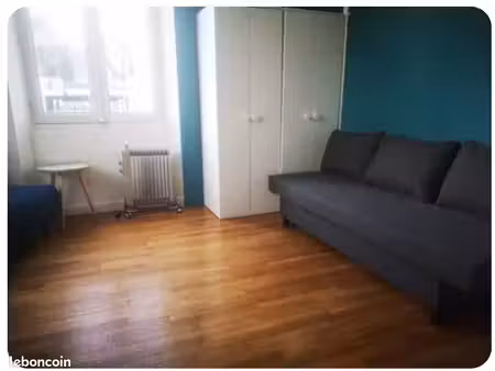 studio en rdc surélevé avec place de parking