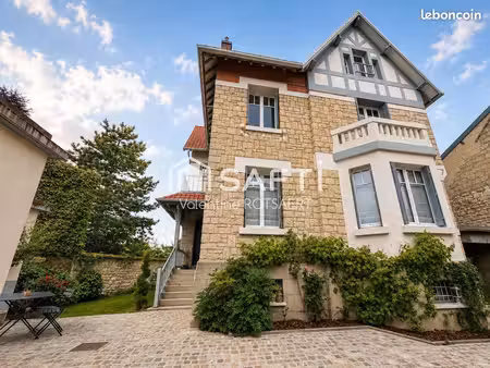 maison 8 pièces 225 m²