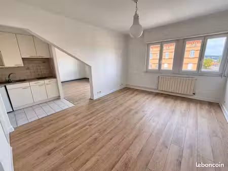 proche du carrefour et du lycée labroise  f2 lumineux de 34.18 m² :