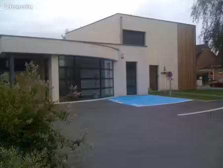 à louer local / cellule dans maison médicale